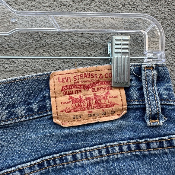 Vintage Levi’s 569 Cutoff Shorts 16 Regular / Size 28 - Picture 5 of 7